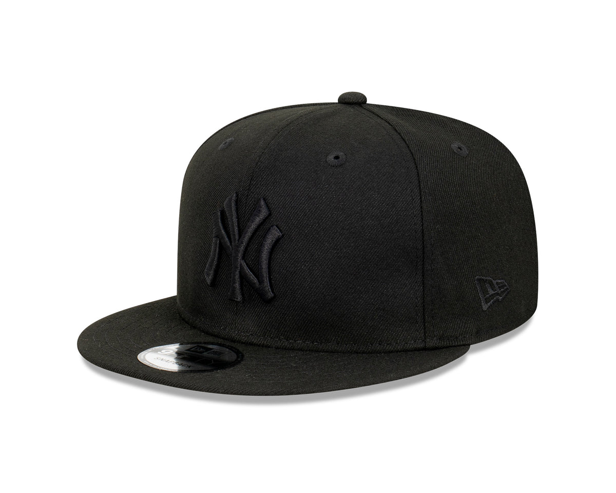 New Era New York Yankees Black on Black 9FIFTY Snapback