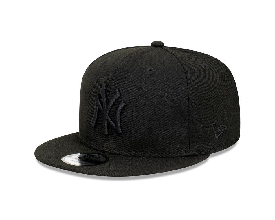 New Era New York Yankees Black on Black 9FIFTY Snapback