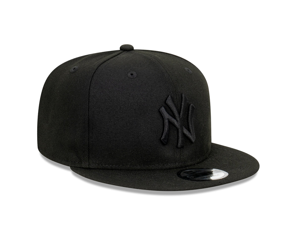 New Era New York Yankees Black on Black 9FIFTY Snapback