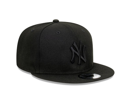New Era New York Yankees Black on Black 9FIFTY Snapback