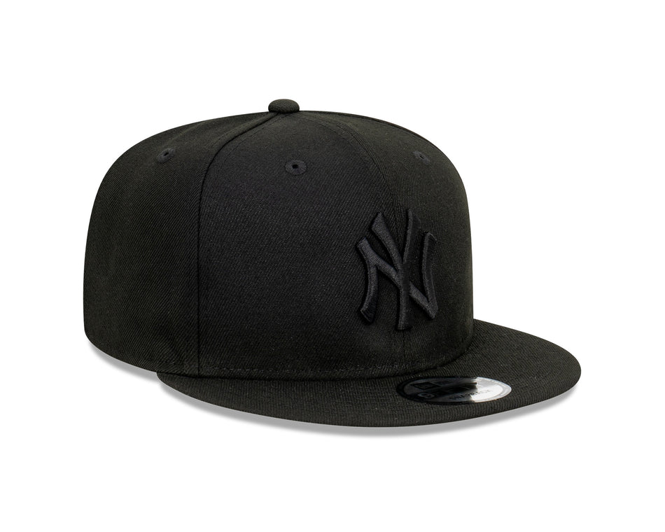 New Era New York Yankees Black on Black 9FIFTY Snapback