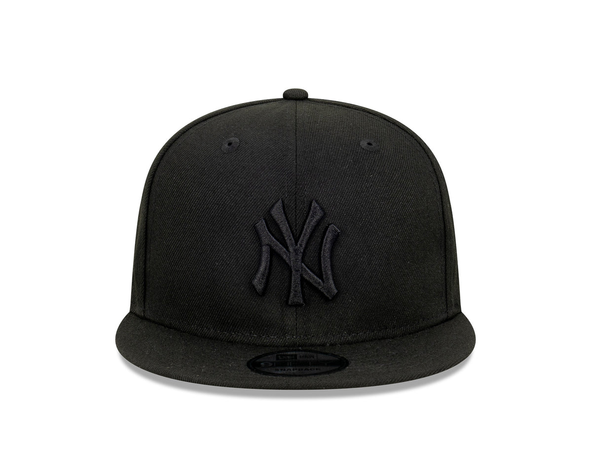 New Era New York Yankees Black on Black 9FIFTY Snapback